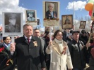 Губернатор Югры Наталья Комарова прошла в «Бессмертном полку» вместе с жителями Нижневартовска