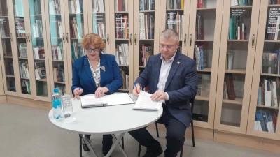 В Нижневартовске подписано соглашение о стратегическом партнерстве между Союзом журналистов и краеведческим музеем В Нижневартовске подписано соглашение о стратегическом партнерстве между Союзом журналистов и краеведческим музеем