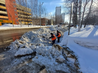 Очистка ливнеприемных колодцев продолжается Очистка ливнеприемных колодцев продолжается