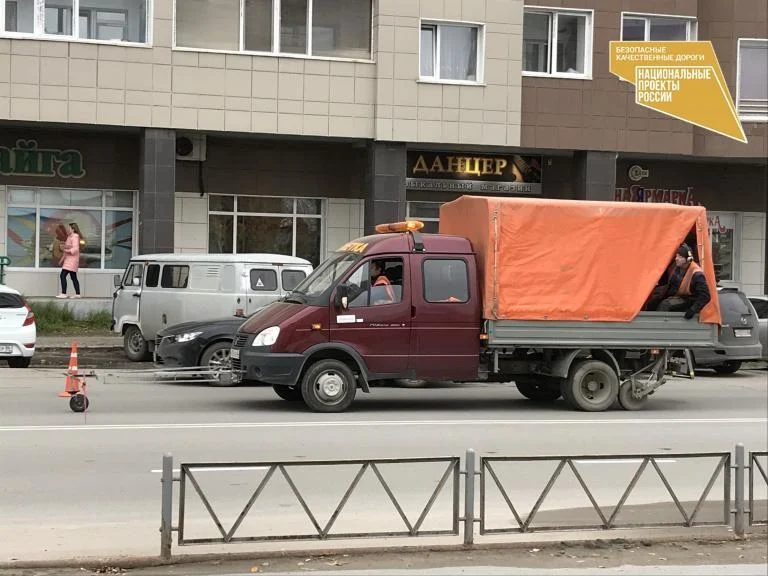 На дорогах Нижневартовска обновляют разметку