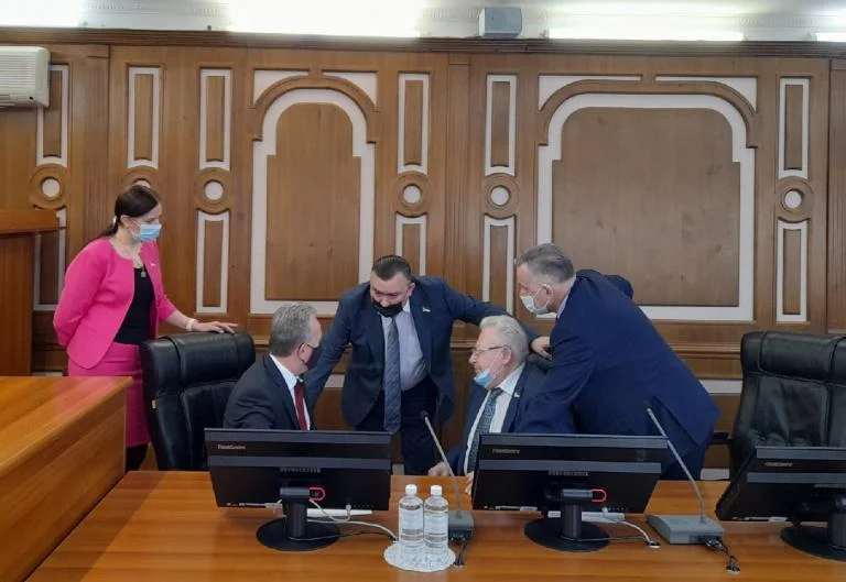На повестке дня актуальные вопросы: депутаты провели заседания профильных комитетов 