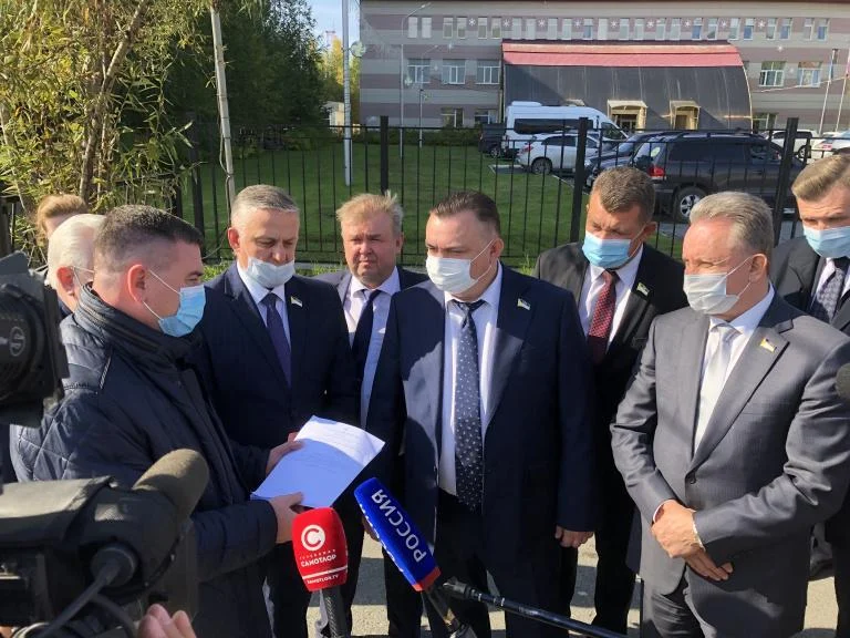 Новым парковочным местам возле СШОР «Самотлор»  -  быть