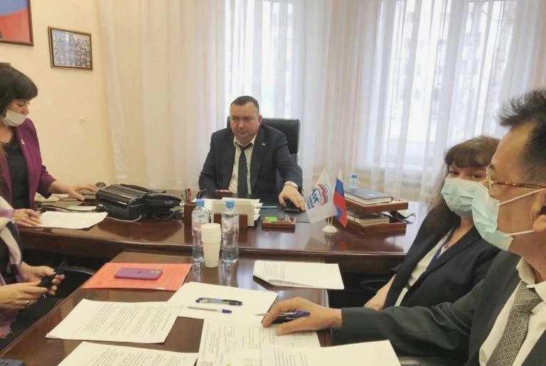 В Депутатском центре ответили на вопросы дачников 