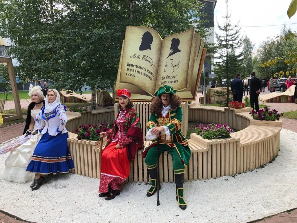 В Нижневартовске открыли Литературный сквер