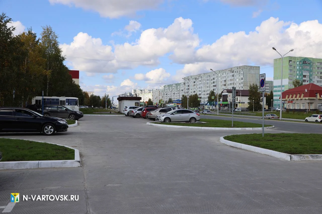 Для удобства работников и пациентов: дополнительные парковочные места у объектов здравоохранения /ФОТО/