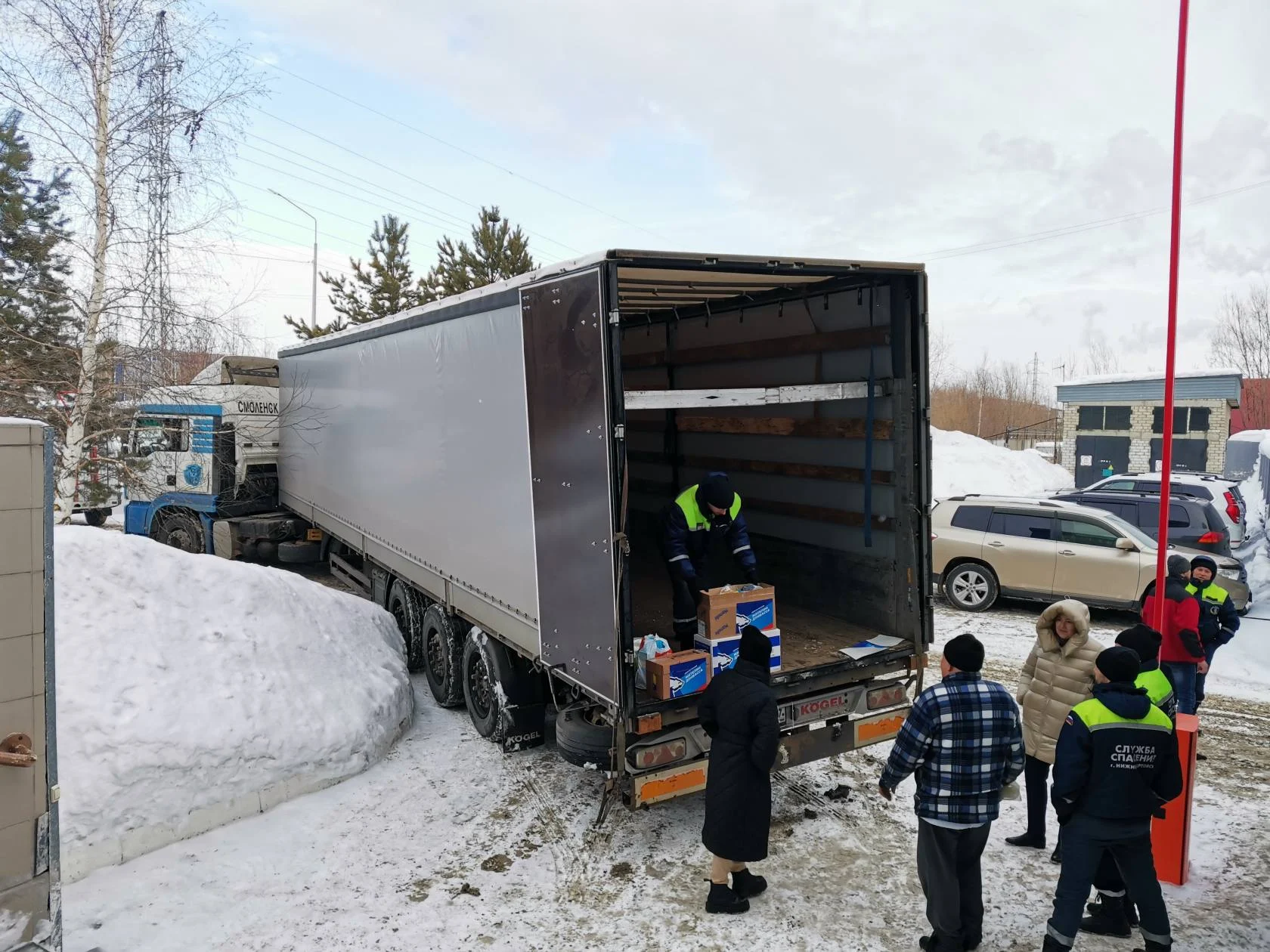 Сбор гуманитарной помощи для граждан Донецкой и Луганской народных республик продолжается