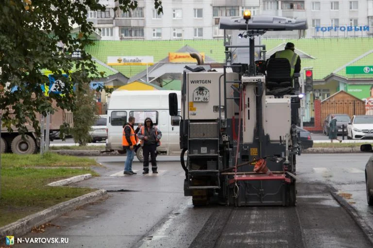 В Нижневартовске проводят гарантийный ремонт дорог /ФОТО/ 
