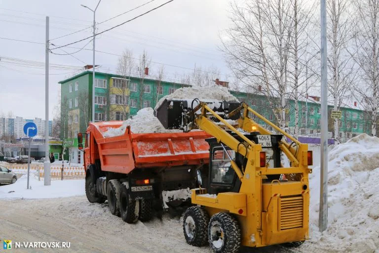Снегоуборочные работы продолжаются 