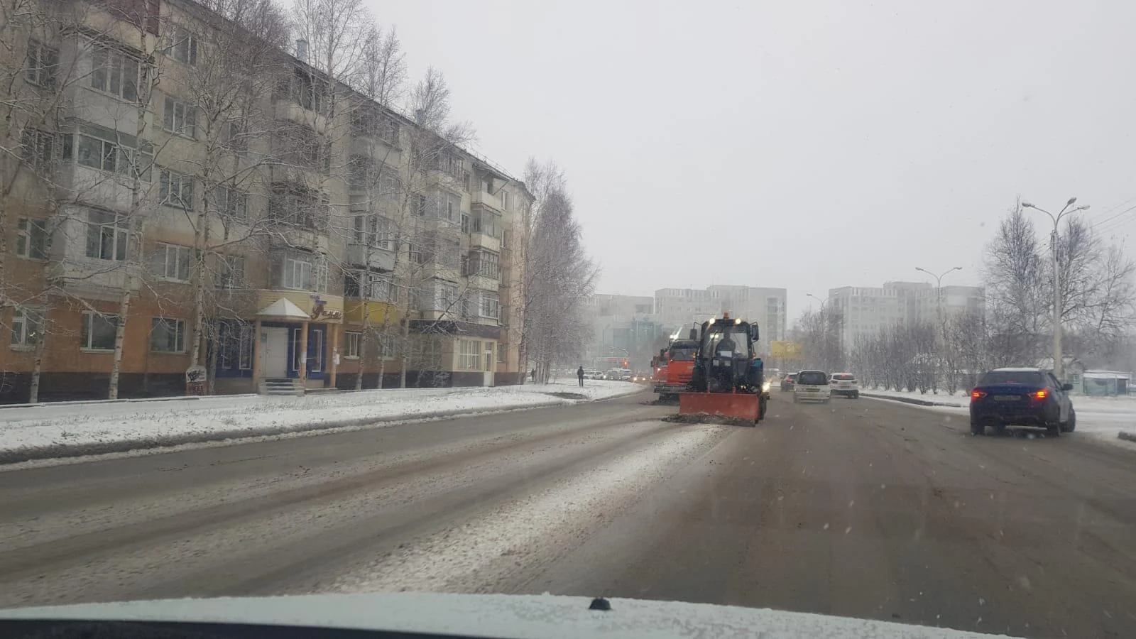 Уборка снега продолжается
