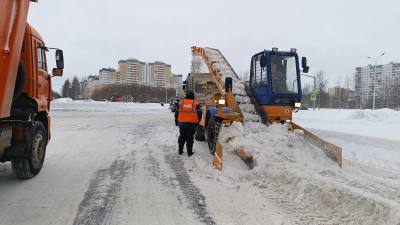 Ведётся сбор и вывоз снега