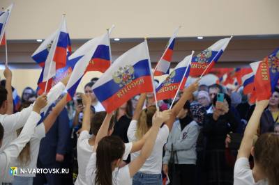 Нижневартовск вместе со всей страной отметил День Государственного флага России /ФОТОРЕПОРТАЖ/