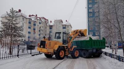 В Нижневартовске ведутся ежедневные снегоуборочные работы 