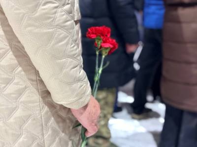 В память о выпускниках-героях В память о выпускниках-героях