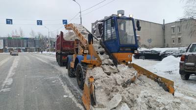 Продолжается вывоз снега