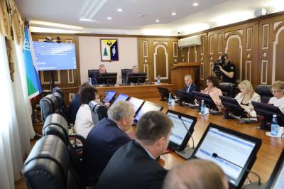 Депутаты Нижневартовска не согласовали приватизацию кинотеатра «Мир» и решили вопрос с расширением парковок у поликлиник
