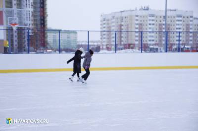 В Нижневартовске готовят к открытию катки